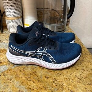 ASICS Gel Excite 9 size 9.5